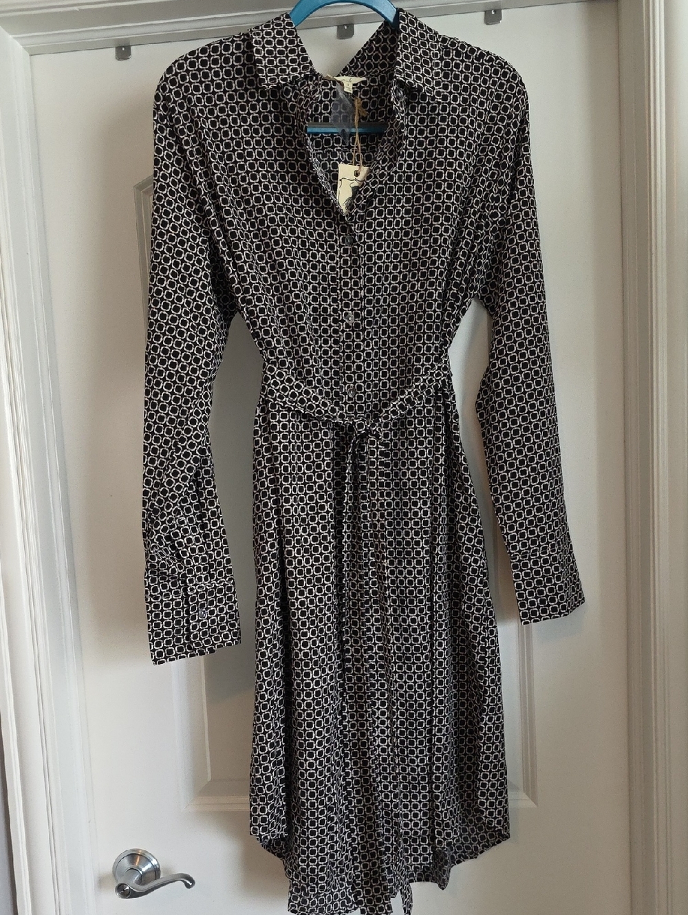 NWT easel Large Black and Tan And White Geometric Long-Sleeve Shirt Dress